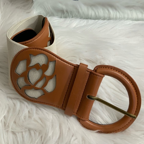 Laser Cut Floral Detail Statement Belt NWOT - Picture 3 of 8